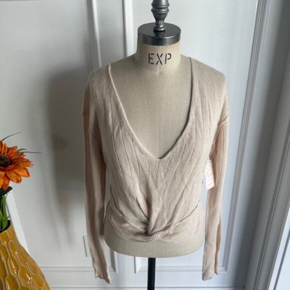 Free People NWT "Got Me Twisted" V Neck Sweater - Picture 3 of 16